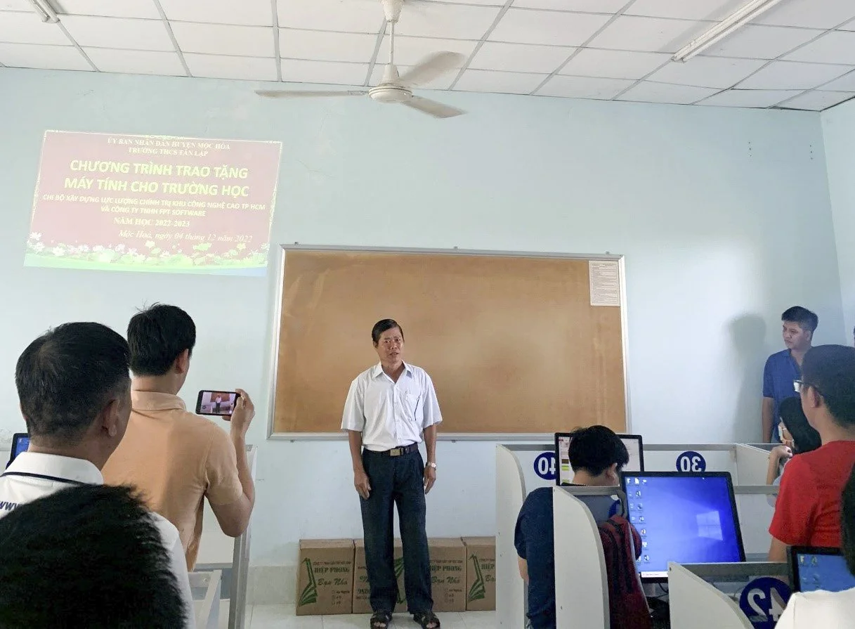 Thay-Hai-hieu-truong-nha-truong-THCS-Tan-Lap