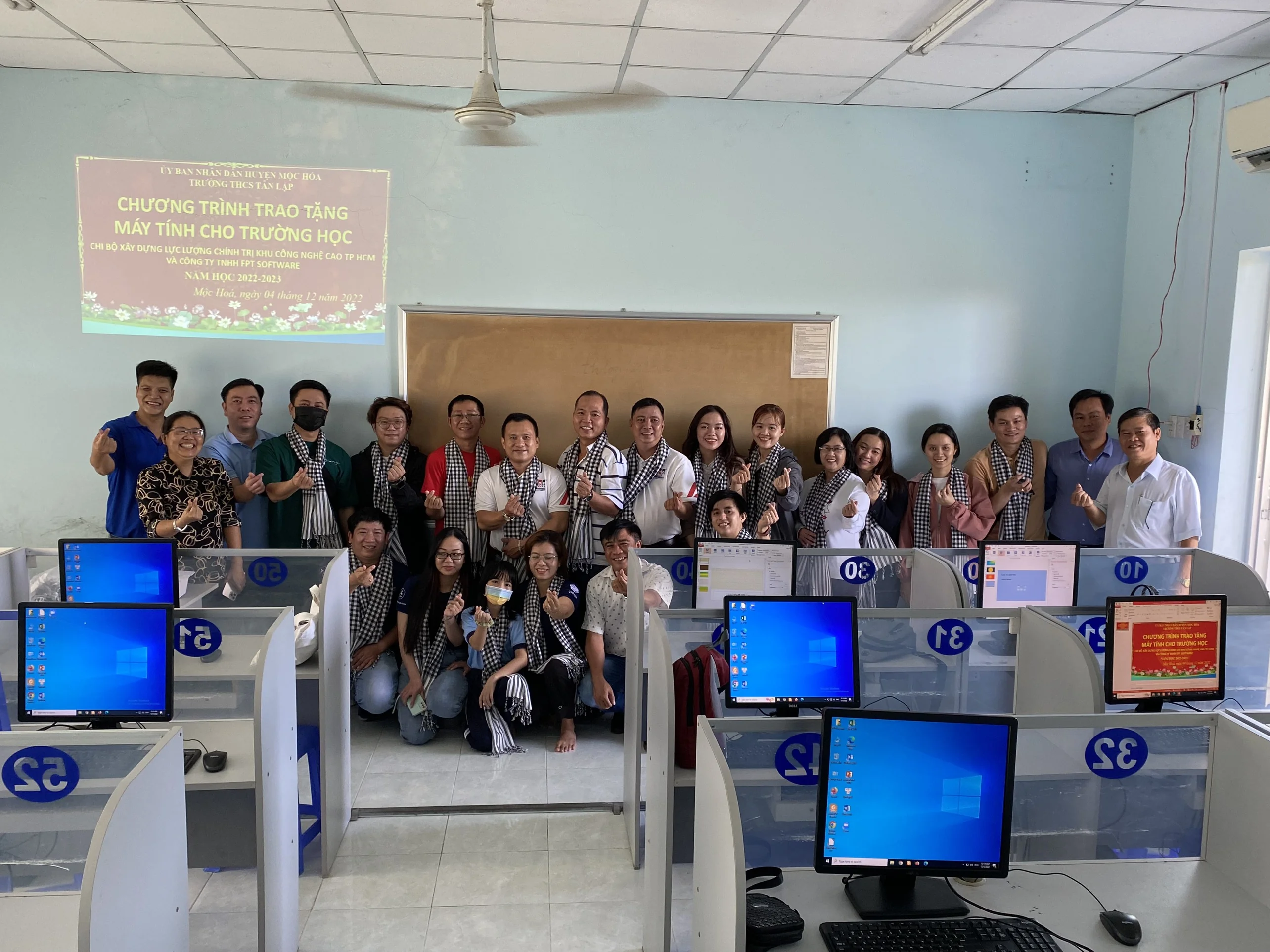 Global-Care-va-chuyen-di-thien-nguyen-huyen-Moc-Hoa-Long-An