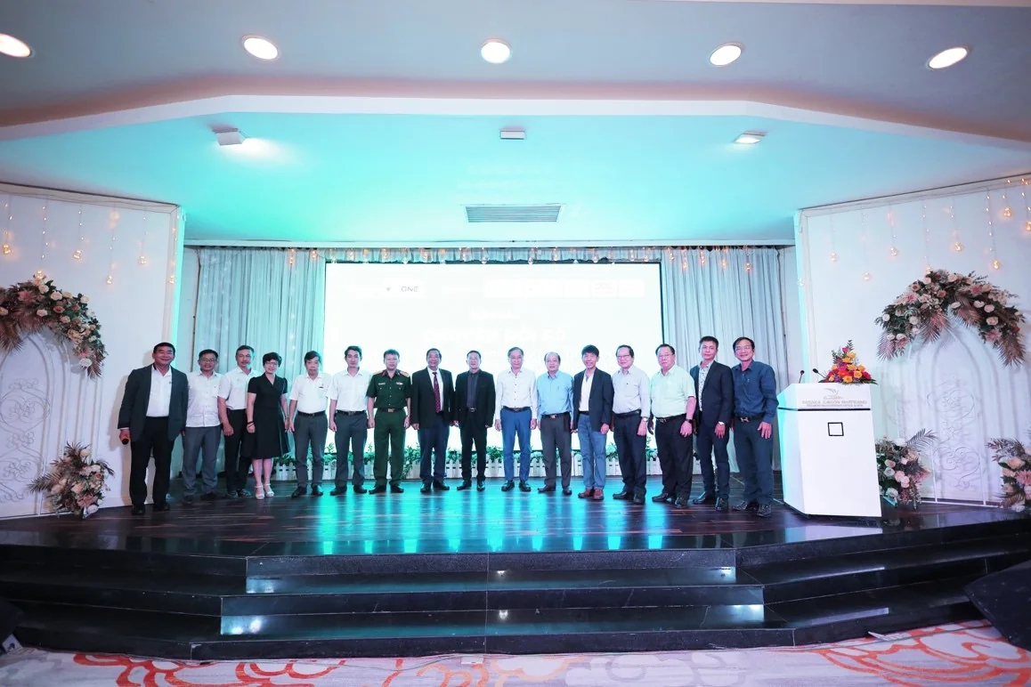 Buoi_hoi_thao_da_mang_den_giai_phap_quan_ly_so_trong_nganh_y_te_tu_nhan_thu_hut_su_tham_du_cua_dong_dao_lanh_dao_nganh_y_te_Khanh_Hoa